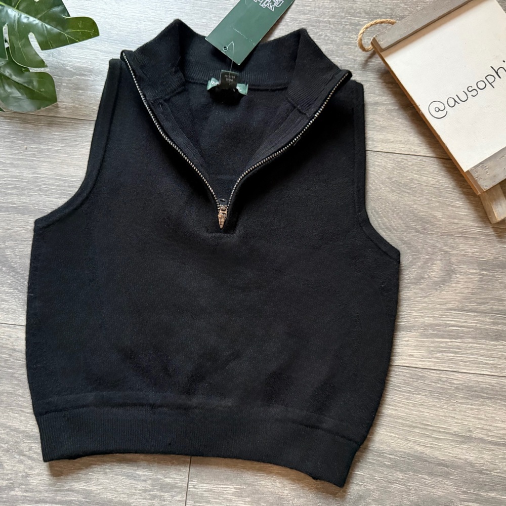 Wild Fable Black Quarter Zip Up Cropped Sleeveless Knit Sweater Vest. Size XXS